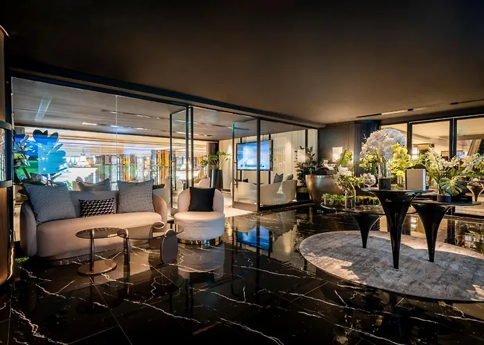 Отель Marriott Marquis Queens Park 5*
